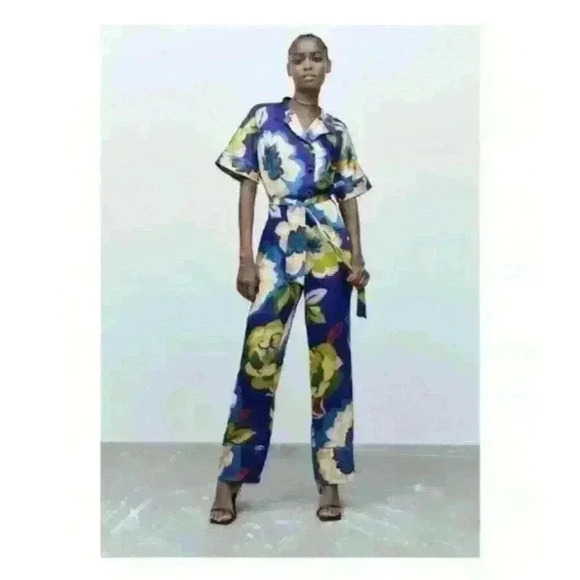 zara blue floral pattern Satin jumpsuit Size Small -GORGEOUS! - Picture 1 of 4